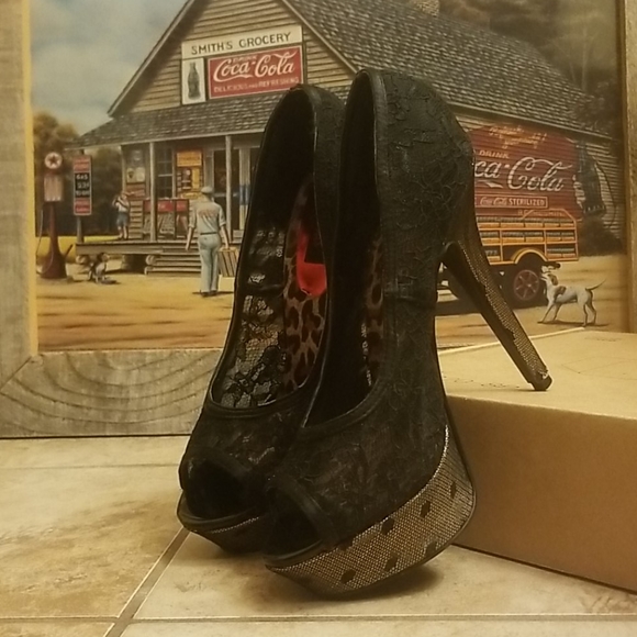 FREDERICK'S OF HOLLYWOOD 8.5 STILETTO PUMP - Picture 6 of 14